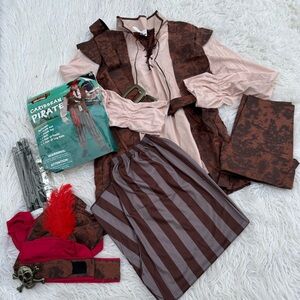 Men’s pirate costume (B)
